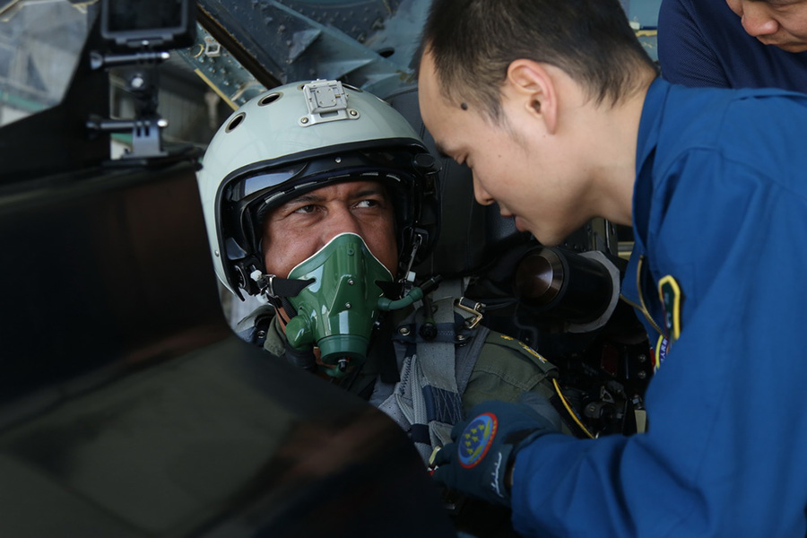 China e Paquist?o realizam exercício aéreo conjunto