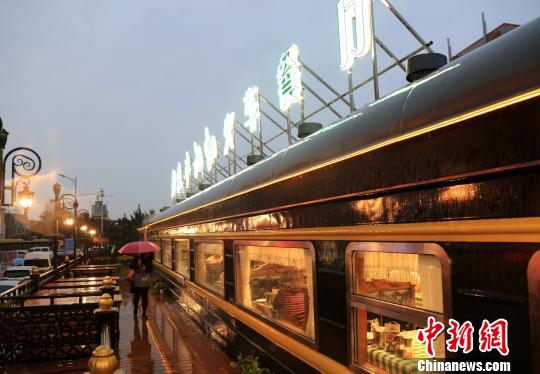 Cidade no nordeste da China transforma trem antigo em restaurante