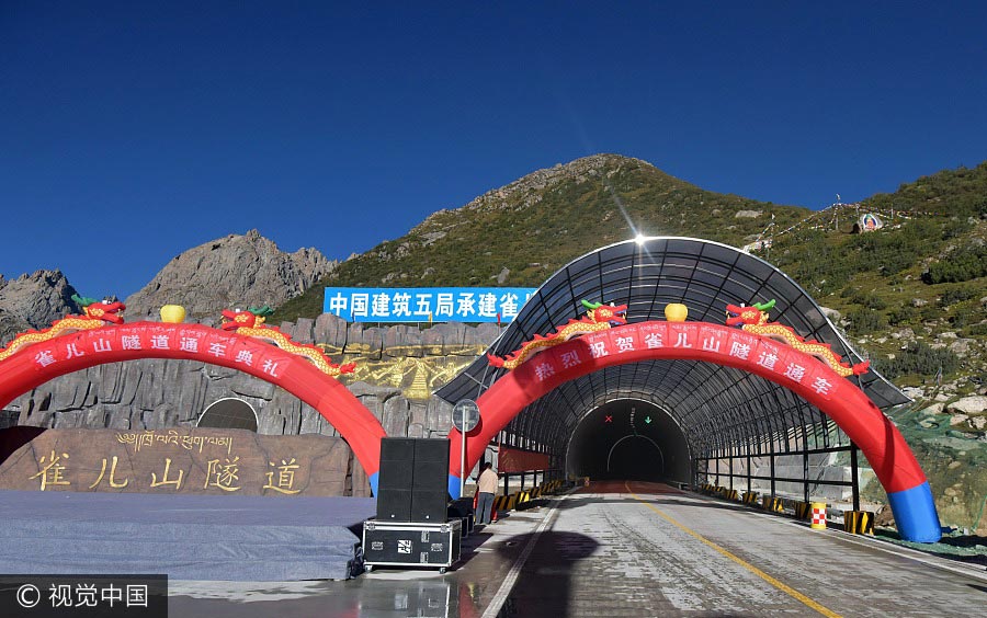 China inaugura túnel de mais alta altitude no mundo
