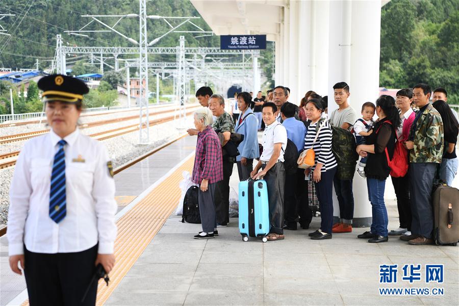 China inaugura ferrovia Lanzhou-Chongqing