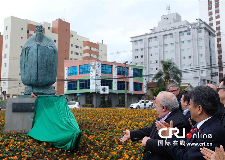 Curitiba dedica bienal de arte à China com obras em toda a cidade