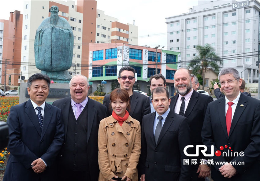 Curitiba dedica bienal de arte à China com obras em toda a cidade