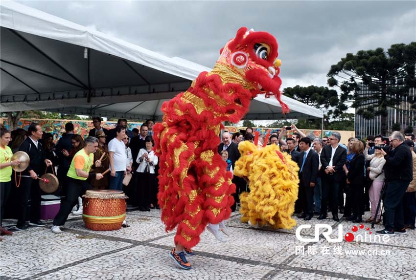 Curitiba dedica bienal de arte à China com obras em toda a cidade