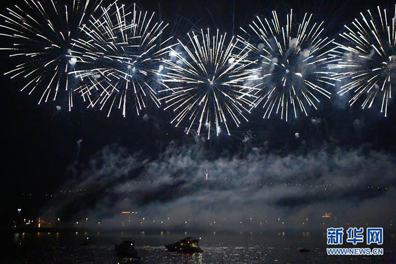Chineses em todo o país celebram o 68° aniversário da República