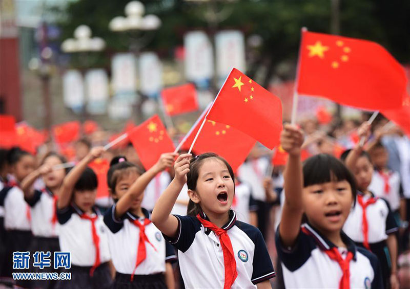 Chineses em todo o país celebram o 68° aniversário da República