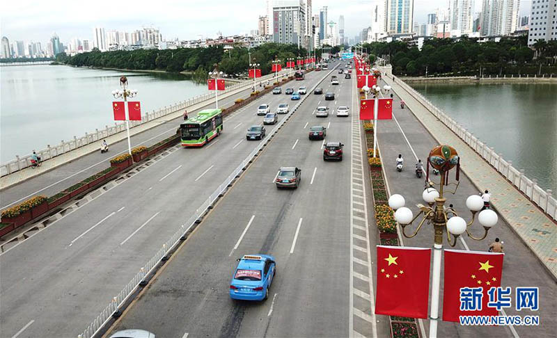 Chineses em todo o país celebram o 68° aniversário da República
