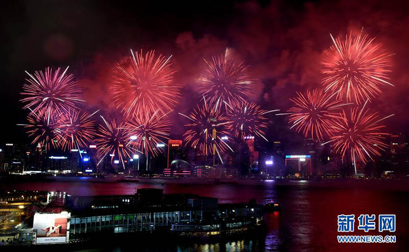 Chineses em todo o país celebram o 68° aniversário da República