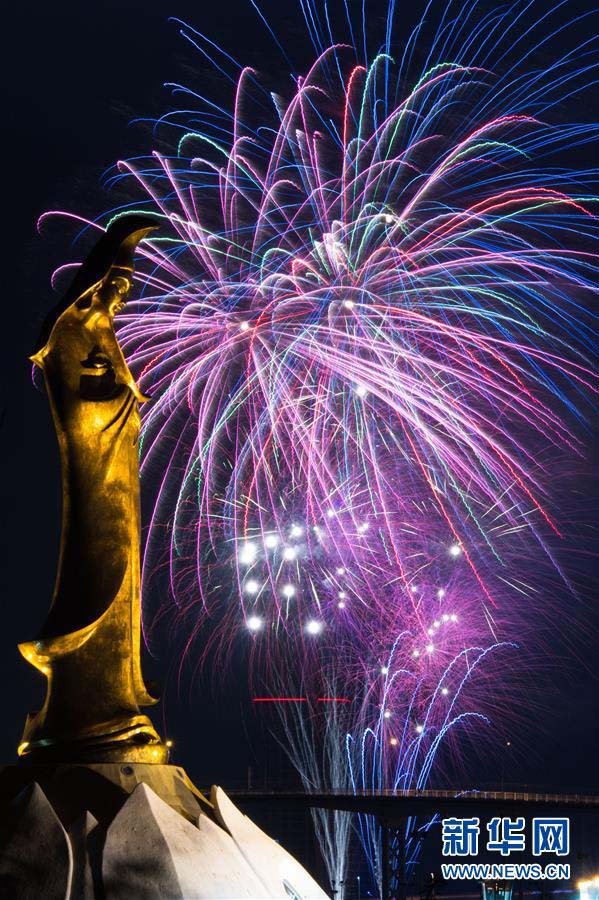 Chineses em todo o país celebram o 68° aniversário da República