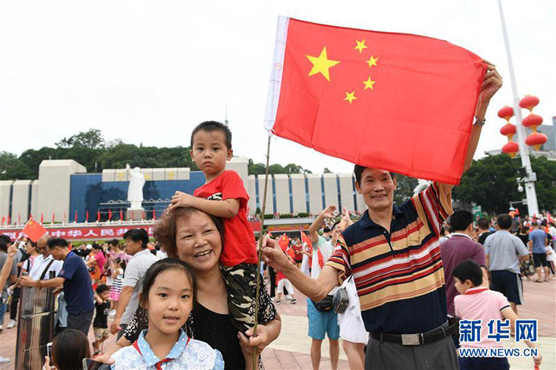 Chineses em todo o país celebram o 68° aniversário da República