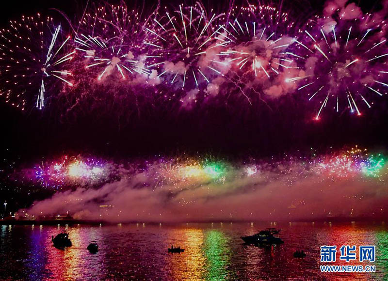 Chineses em todo o país celebram o 68° aniversário da República