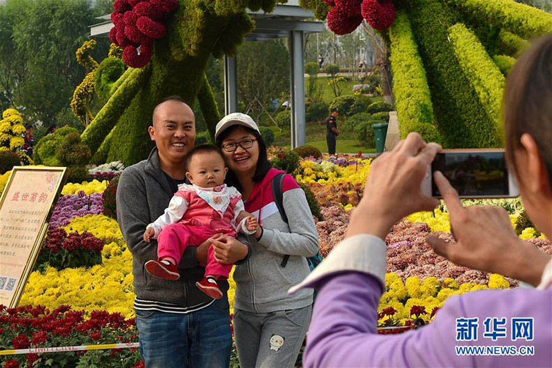 Chineses em todo o país celebram o 68° aniversário da República