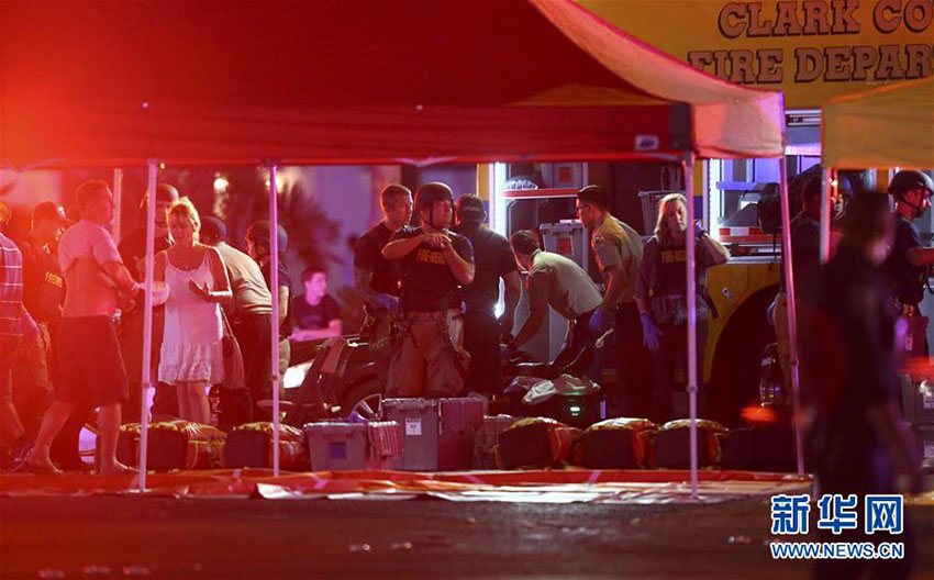 Atentado em Las Vegas deixa pelo menos 50 mortos