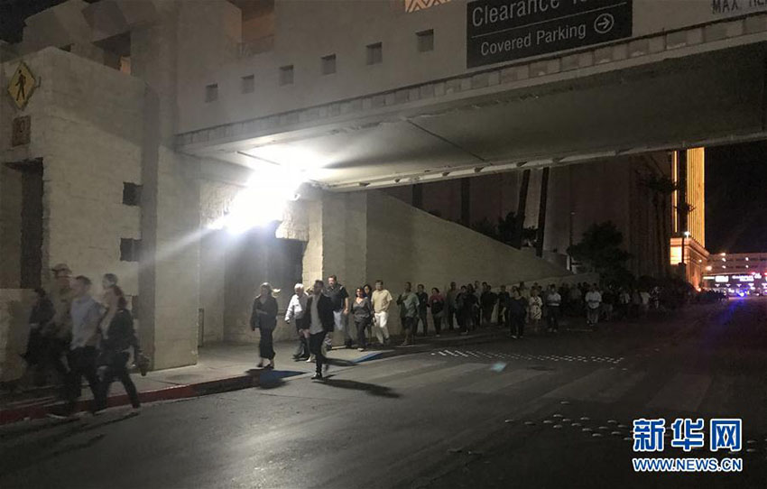 Atentado em Las Vegas deixa pelo menos 50 mortos