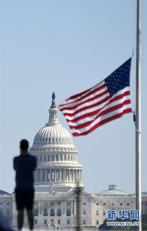 Atentado em Las Vegas deixa pelo menos 50 mortos