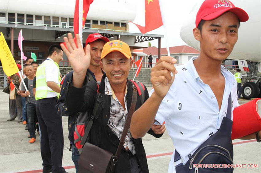 Voos fretados levam cerca de 400 chineses de volta para a China depois do Furac?o Maria