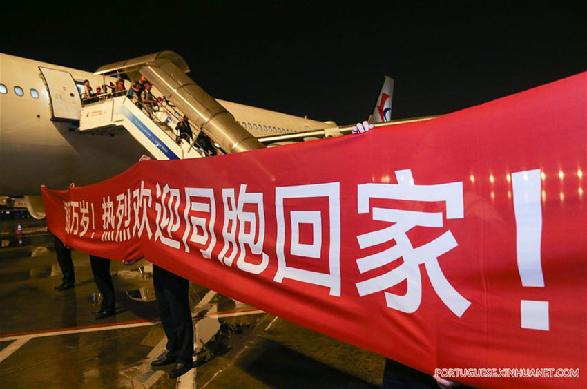 Voos fretados levam cerca de 400 chineses de volta para a China depois do Furac?o Maria