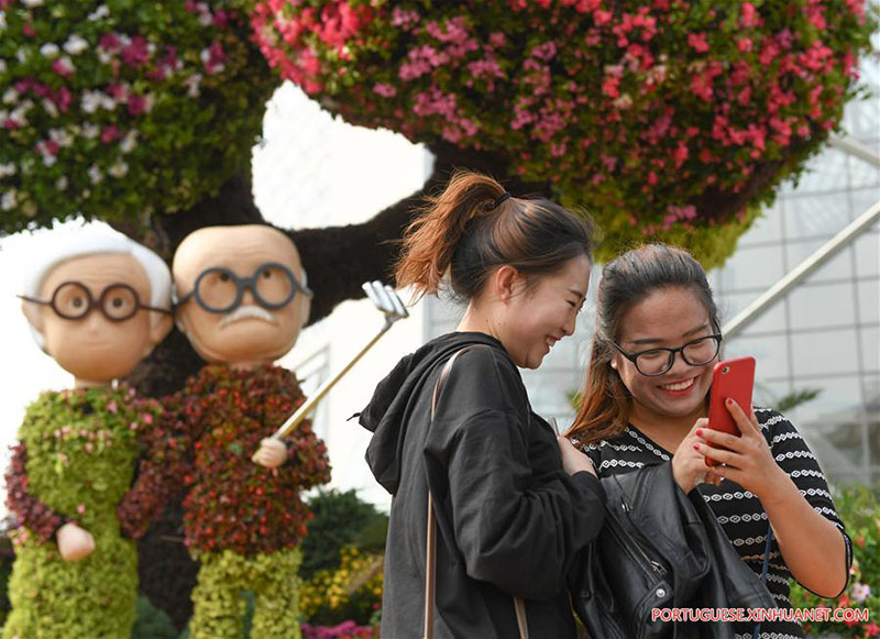Beijing recebe decora??es de flores para celebrar Dia Nacional