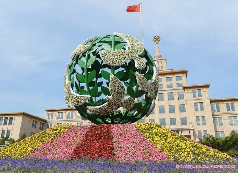 Beijing recebe decora??es de flores para celebrar Dia Nacional