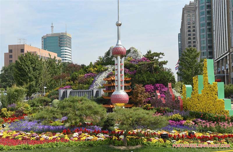 Beijing recebe decora??es de flores para celebrar Dia Nacional