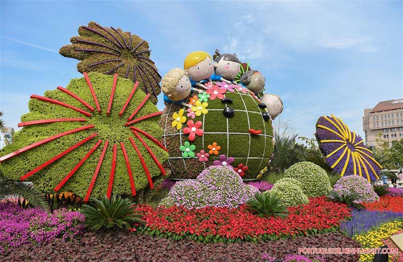 Beijing recebe decora??es de flores para celebrar Dia Nacional