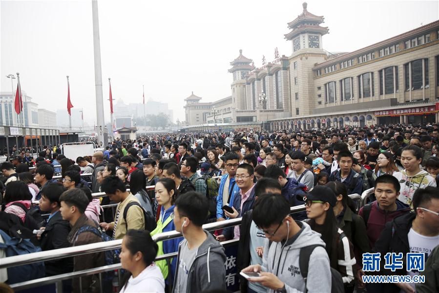 China registra 705 milh?es de viagens durante feriad?o