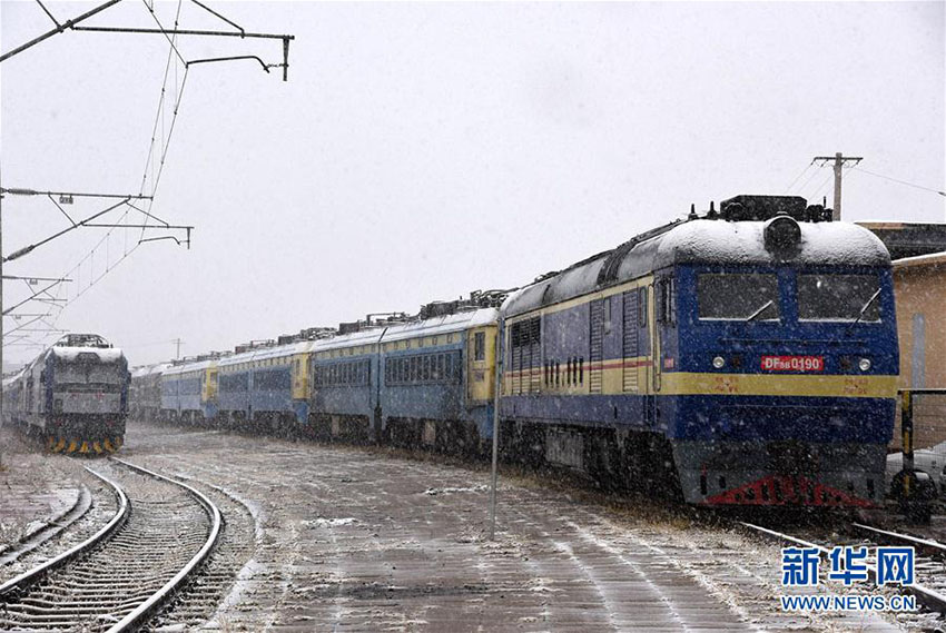Frente fria traz queda de neve ao norte da China