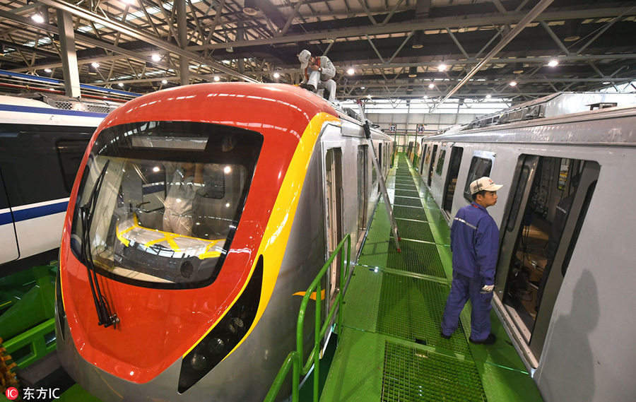 Metr? fabricado na China entra em opera??o no Paquist?o