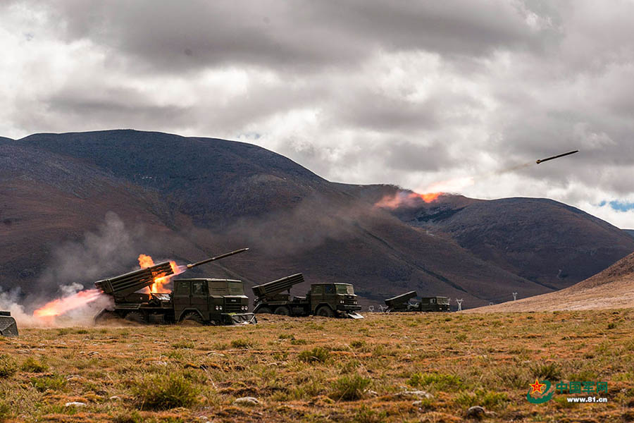 ELP realiza examina??o conjunta no oeste da China