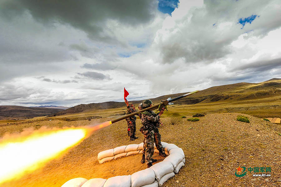 ELP realiza examina??o conjunta no oeste da China
