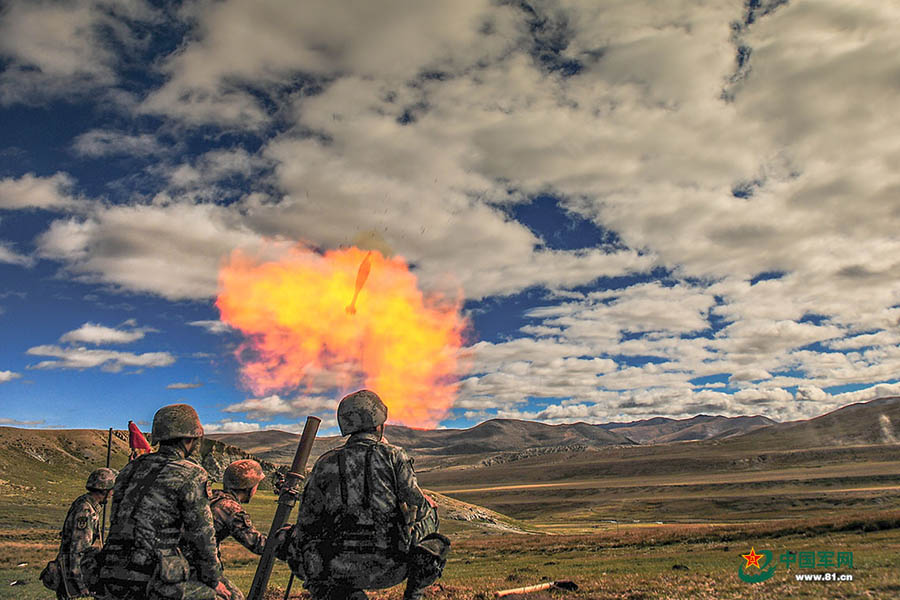 ELP realiza examina??o conjunta no oeste da China