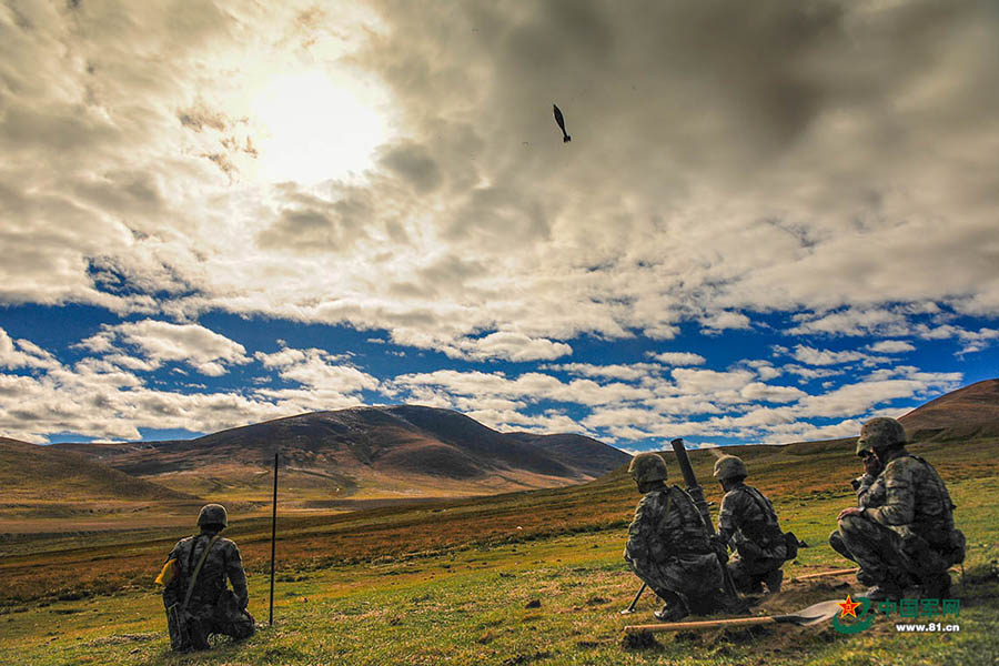 ELP realiza examina??o conjunta no oeste da China
