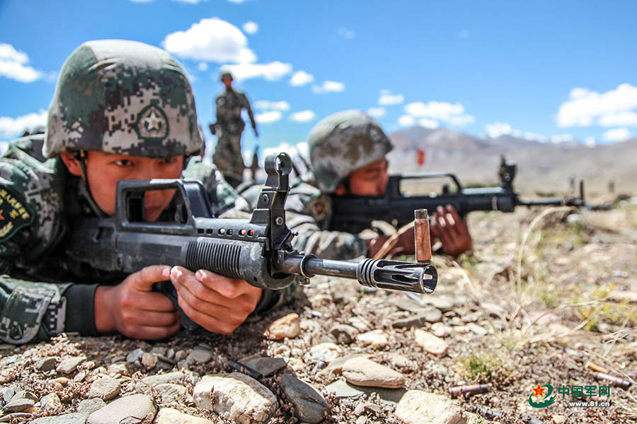 ELP realiza examina??o conjunta no oeste da China