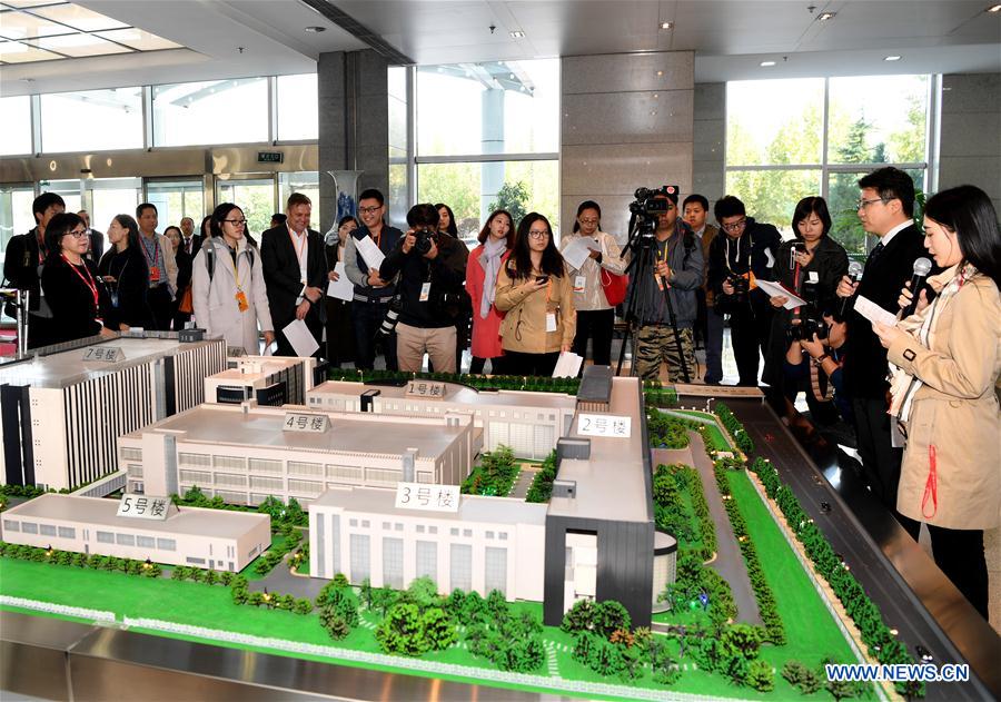 Jornalistas do 19o Congresso Nacional do PCCh participam nas visitas organizadas pelo Centro de Imprensa