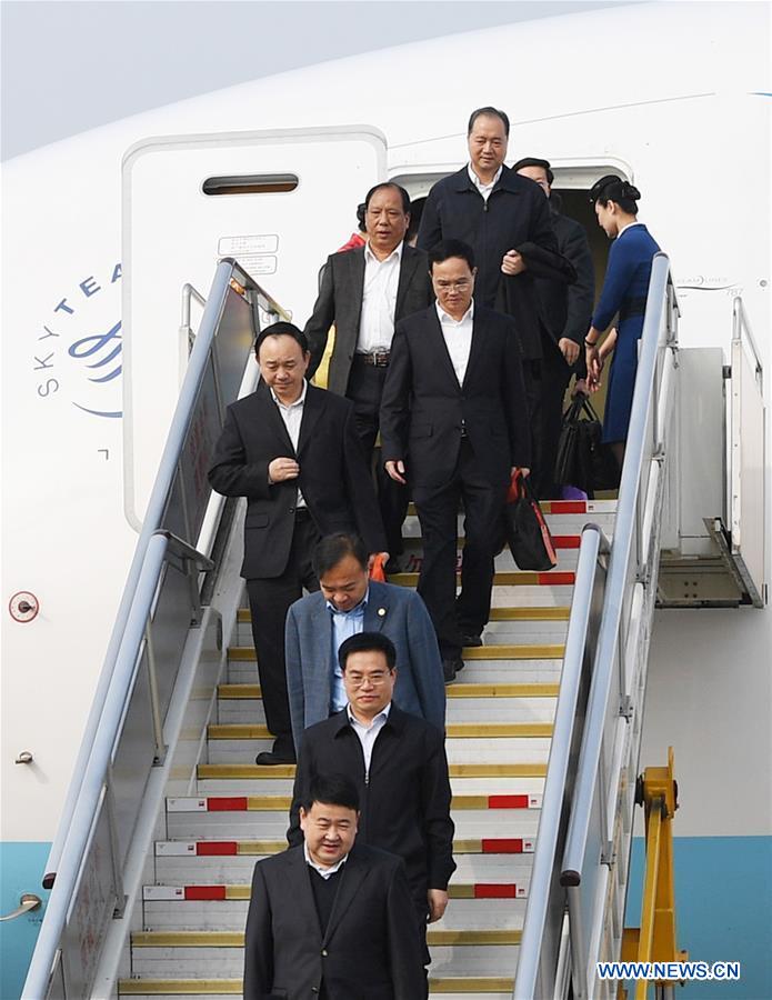 Delegados do 19o Congresso Nacional do PCCh chegam a Beijing