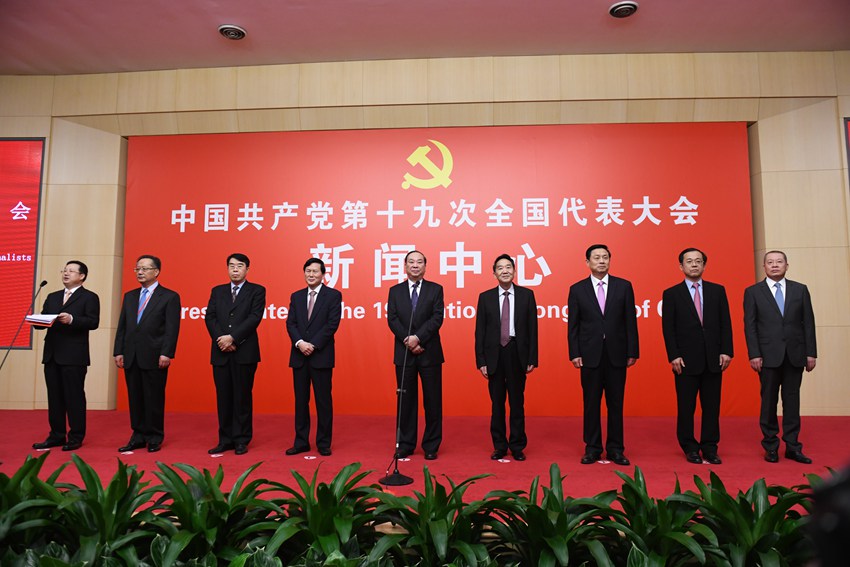 Galeria: Centro de imprensa do 19o Congresso Nacional do PCCh realiza banquete de boas-vindas para jornalistas