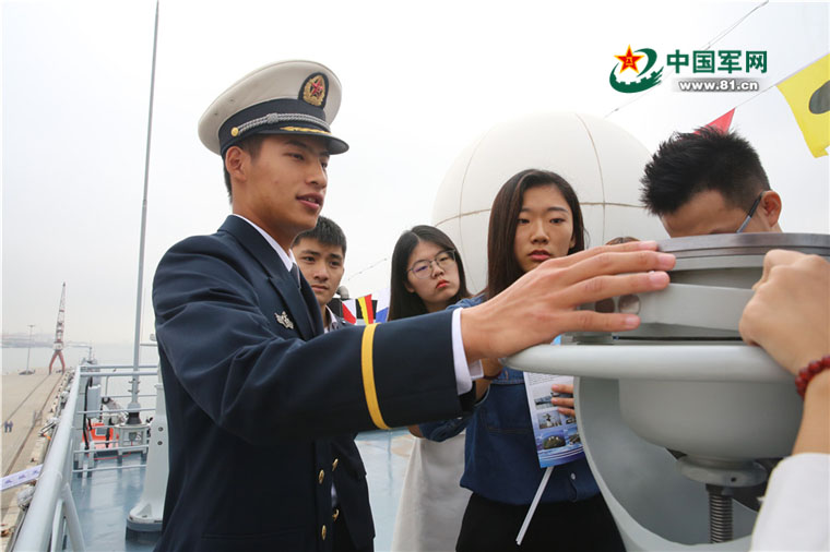 Navio de treinamento da marinha chinesa visita Portugal