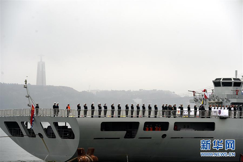 Navio de treinamento da marinha chinesa visita Portugal