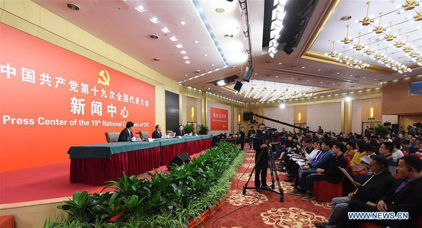 Centro de imprensa do 19o Congresso Nacional do PCCh realiza coletiva de imprensa