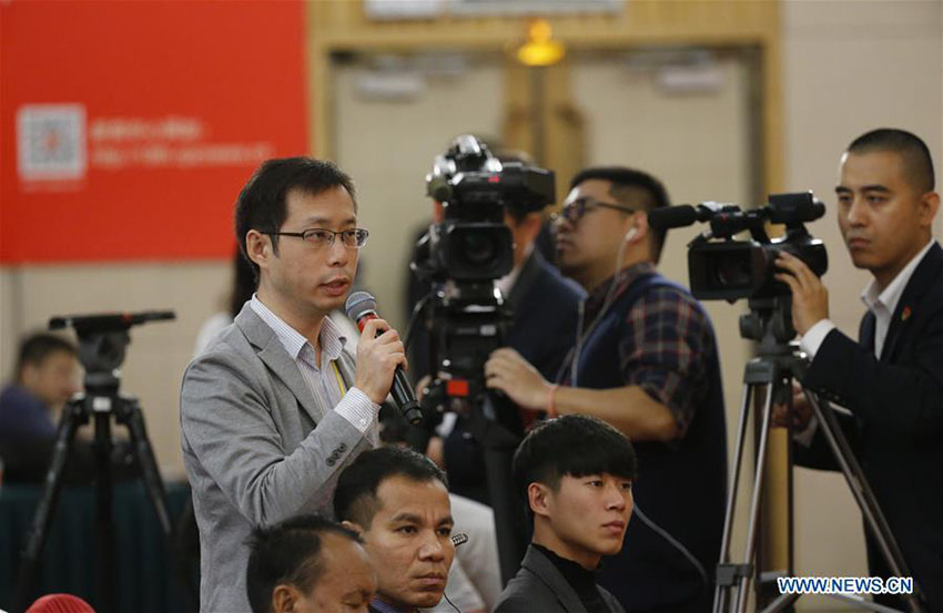 Centro de imprensa do 19o Congresso Nacional do PCCh realiza coletiva de imprensa