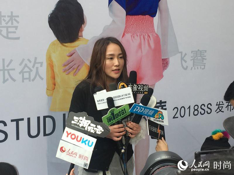 Trajes tradicionais para crian?as em destaque na Semana da Moda Internacional da China