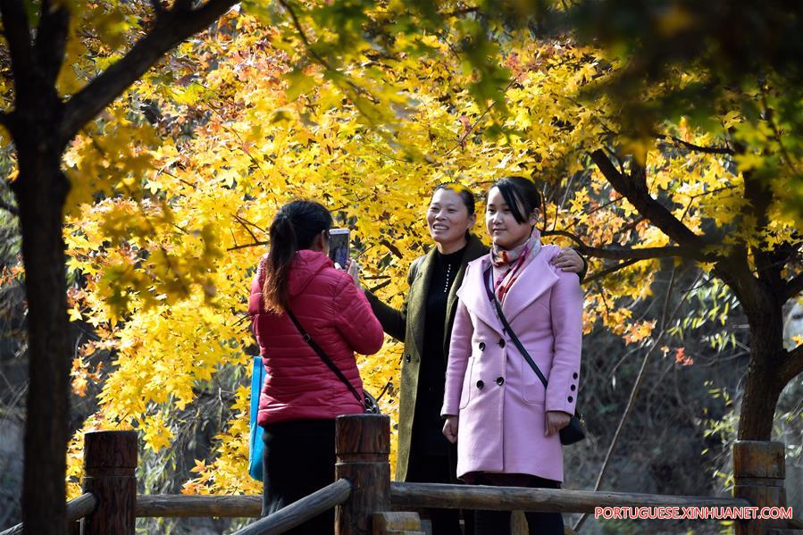 Turistas aproveitam paisagem da montanha Jiuru em Shandong, no leste da China