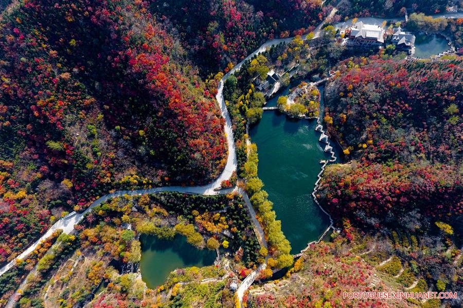 Turistas aproveitam paisagem da montanha Jiuru em Shandong, no leste da China
