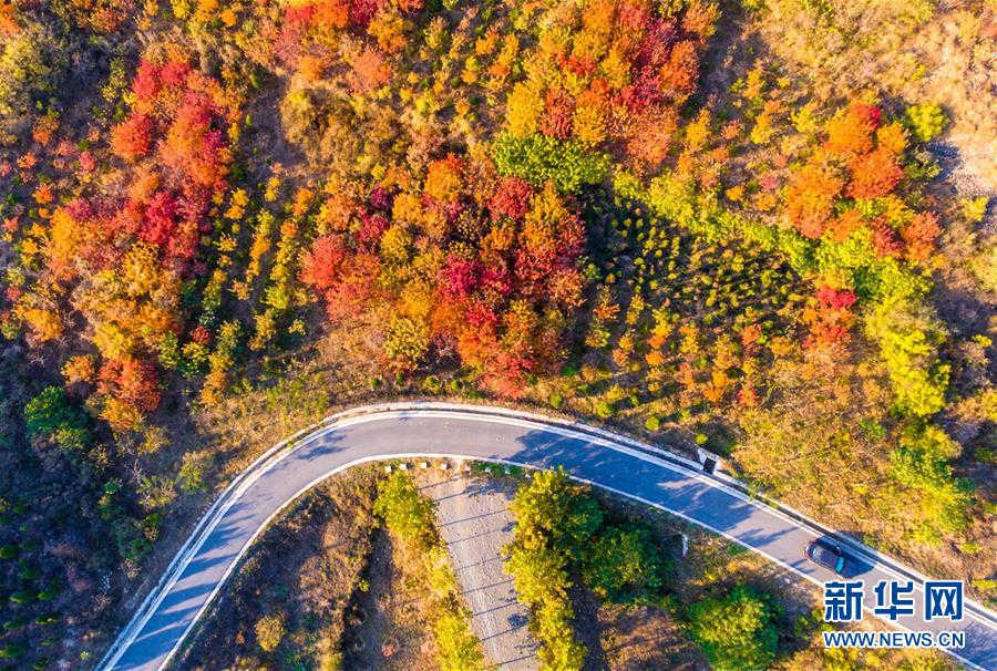 Montanha de atividade mineira abandonada transformada em parque ecológico em Hebei