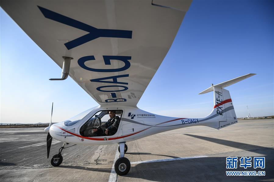 China: Avi?o elétrico de fabrico doméstico faz voo inaugural