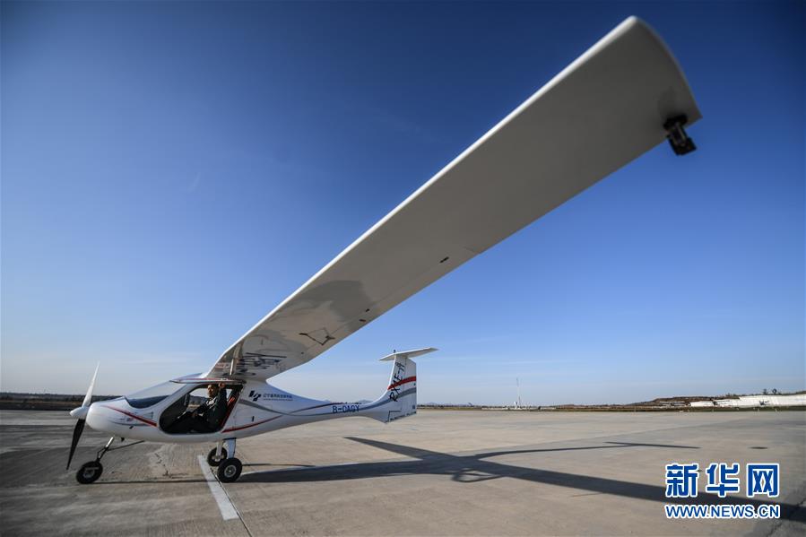 China: Avi?o elétrico de fabrico doméstico faz voo inaugural