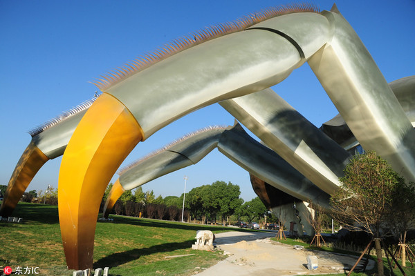 Constru??o de edifício em forma de caranguejo prossegue em Jiangsu