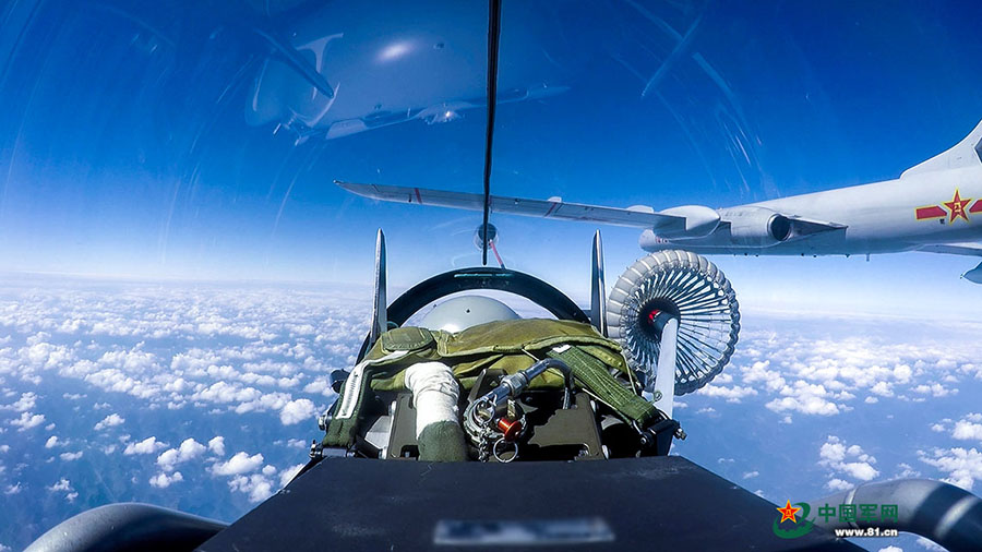 For?a Aérea da China realiza exercício de reabastecimento no sul do país