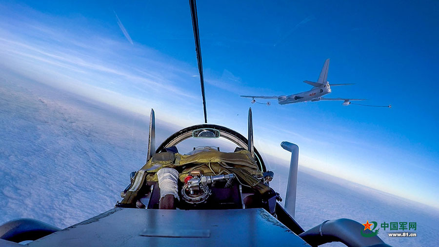 For?a Aérea da China realiza exercício de reabastecimento no sul do país