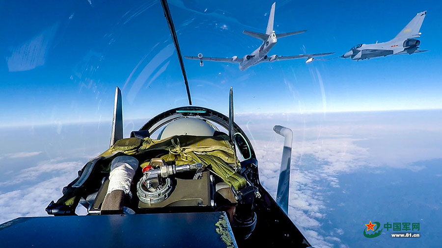 For?a Aérea da China realiza exercício de reabastecimento no sul do país