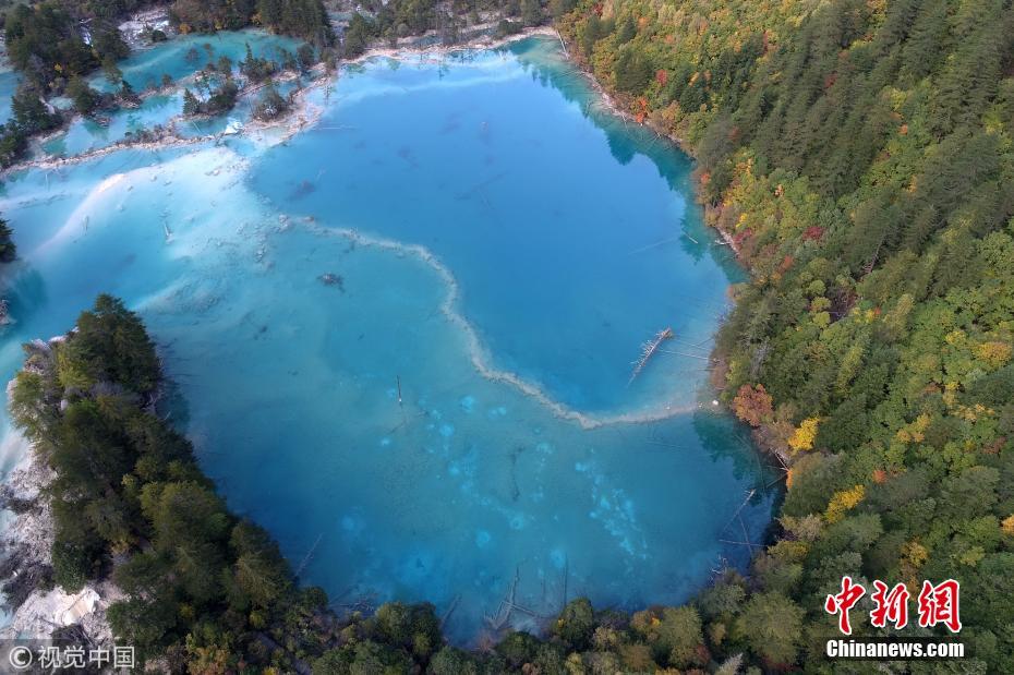 Galeria: Após terremoto, paisagem outonal devolve beleza característica a Jiuzhaigou
